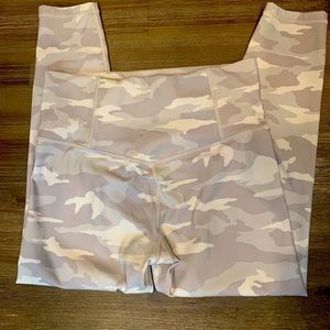 Athleta 7/8 camo size M